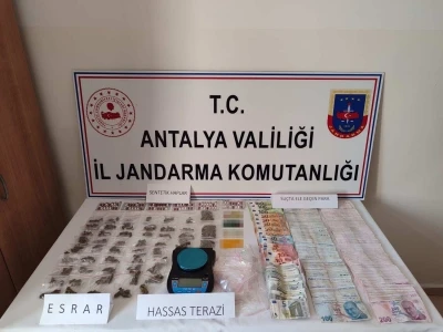 Alanya ve Manavgat’ta uyuşturucu operasyonu: 6 bin 250 hap ele geçirildi
