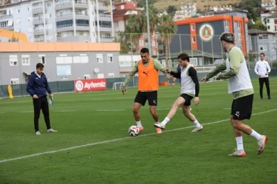 Alanyaspor, Başakşehir ma&ccedil;ı hazırlıklarına başladı
