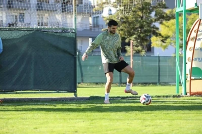 Alanyaspor, Trabzonspor ma&ccedil;ı hazırlıklarını tamamladı
