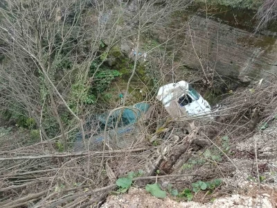 Alaplı&rsquo;da kamyon şarampole u&ccedil;tu
