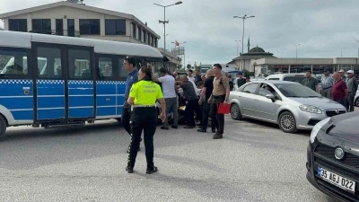 Alaplı&rsquo;da  minib&uuml;s, motosiklete &ccedil;arptı 1 yaralı
