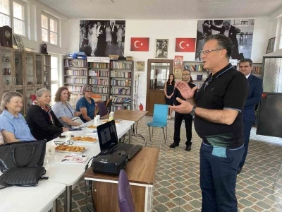 Alaşehir’de yaşlı ve emeklilere uygulamalı mobil bankacılık kursu
