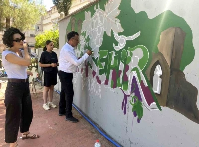 Alaşehir’i duvar resimleriyle anlattı
