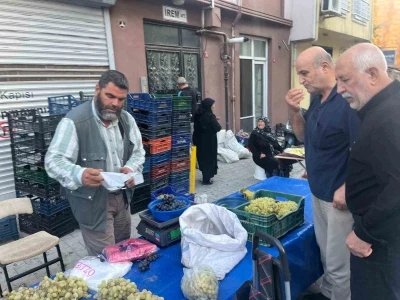 Alaşehir’in üzümleri Tavşanlı semt pazarında
