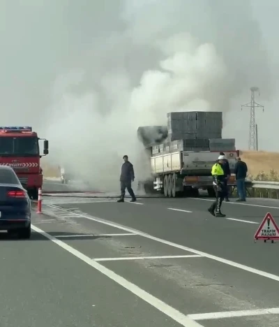 Alev alan tır, söndürüldü
