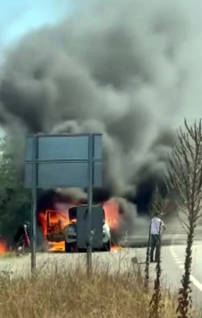 Alev topuna dönen araç kullanılamaz hale geldi
