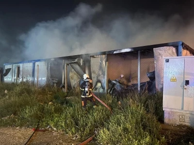 Alevlere teslim olan 2 konteyner kullanılamaz hale geldi
