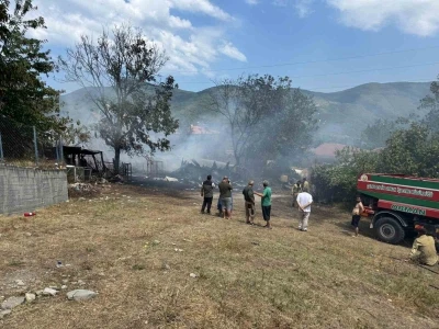 Alevlere teslim olan ev küle döndü
