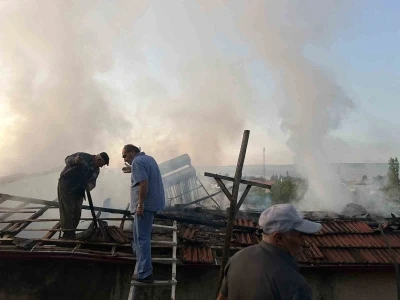 Alevlere teslim olan ev kullanılmaz hale geldi
