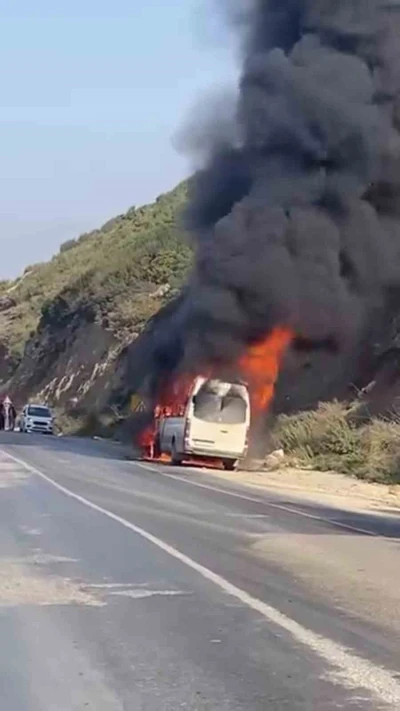 Alevlere teslim olan minibüs kullanılmaz hale geldi
