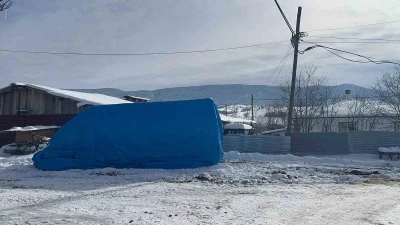Alevlere teslim olan minib&uuml;s&uuml;n&uuml; izlerken kalbine yenik d&uuml;şt&uuml;
