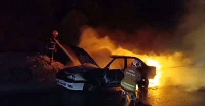 Alevlere teslim olan otomobil kullanılamaz hale geldi
