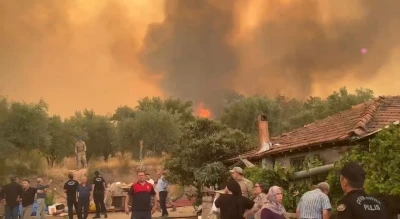 Alevlerin esir aldığı kırsal mahalle havadan görüntülendi
