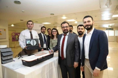 Algoloji uzmanları İzmir&rsquo;de buluştu; ağrı pili uygulamasını akıllı g&ouml;zl&uuml;kle anlık olarak izledi
