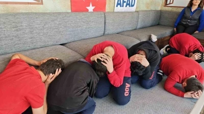 Aliağa&rsquo;da Deprem Sim&uuml;lasyon Tırı vatandaşlarla buluştu

