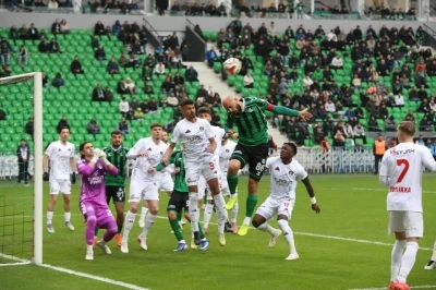 Aliağa FK, Burak Bekaroğlu ile ilgileniyor
