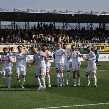 Aliağa FK, zirveye oynuyor