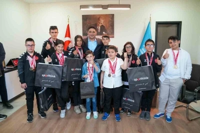 Aliağa&rsquo;nın &ouml;zel sporcularından atletizm ve y&uuml;zmede b&uuml;y&uuml;k başarı
