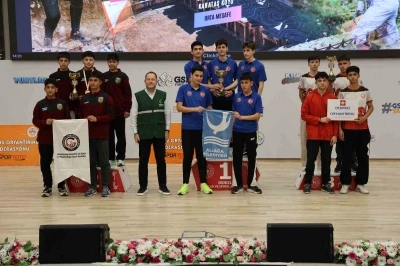 Aliağalı oryantiring sporcuları şampiyonadan 6 dereceyle d&ouml;nd&uuml;
