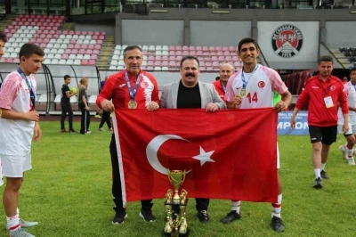 Aliağalı Semih Ayri&ccedil;, d&uuml;nya şampiyonu oldu
