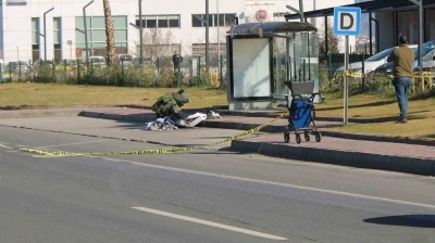 Alışveriş merkezindeki durakta ş&uuml;pheli valiz paniği
