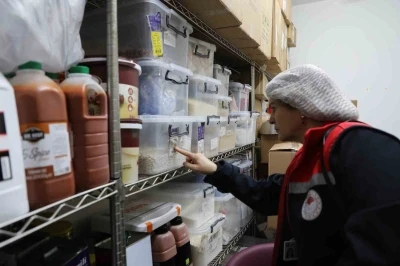Alışveriş merkezlerinde gıda denetimi sürüyor
