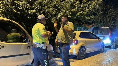 Alkoll&uuml; ara&ccedil; kullanmadığını savunup alkolmetreyi &uuml;flemeyi reddetti
