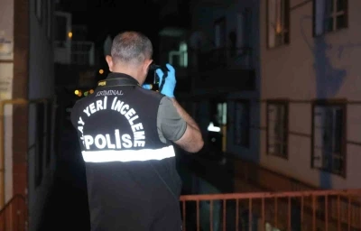 Alkollü gencin öfkesi kanlı bitti: Babasını darp edip kendini yaraladı
