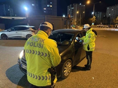 Alkoll&uuml; şahsın ehliyeti iptal edildi
