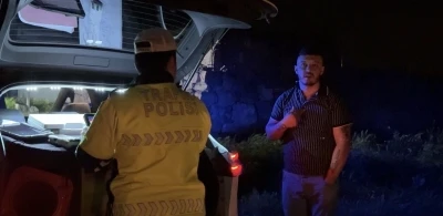 Alkoll&uuml; s&uuml;r&uuml;c&uuml; merakına yenik d&uuml;şt&uuml;
