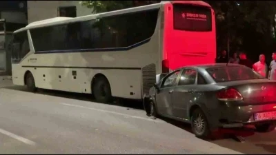 Alkoll&uuml; s&uuml;r&uuml;c&uuml; &ouml;nce duvara sonra otob&uuml;se &ccedil;arptı: 2 ağır yaralı
