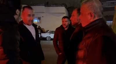 Alkoll&uuml; s&uuml;r&uuml;c&uuml; ortalığı karıştırdı: Vatandaşı polis sandı, ara&ccedil; sahiplerini teselli etti

