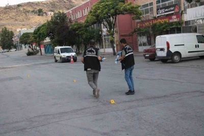 Alkolün sonu kötü bitti, aracına kurşun yağdırdılar
