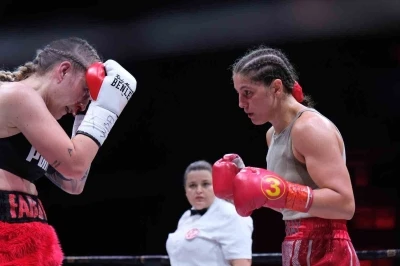 ALKÜ’lü öğrenci dünya şampiyonunu yendi, altın kemerin sahibi oldu
