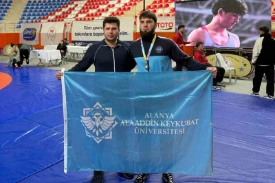ALK&Uuml;&rsquo;l&uuml; &ouml;ğrenci g&uuml;reş şampiyonasından madalyayla d&ouml;nd&uuml;
