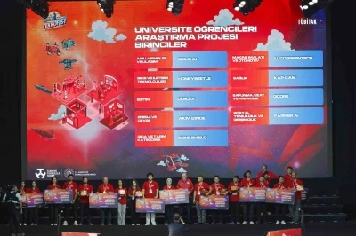 ALKÜ’lü TEKNOFEST birincileri ödülünü Cumhurbaşkanı Erdoğan’dan aldı
