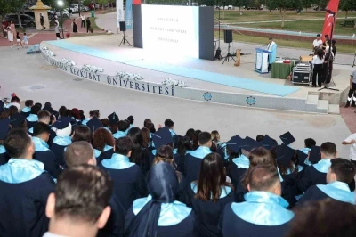 ALK&Uuml; Tıp Fak&uuml;ltesi&rsquo;nde 90 gen&ccedil; hekim mezun oldu
