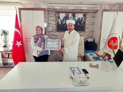 Alman kadın Kelime-i Şehadet getirerek M&uuml;sl&uuml;man oldu

