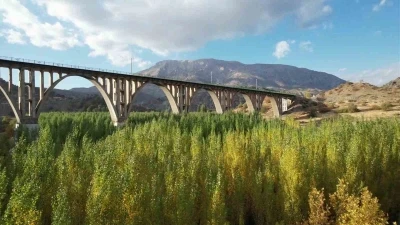 Alman Köprüsü’nün etrafında renk cümbüşü
