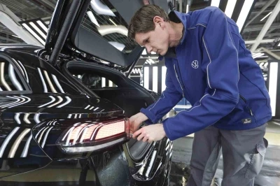 Alman otomotiv sekt&ouml;r&uuml;nde kriz: Volkswagen 50 bin kişiyi işten &ccedil;ıkaracak
