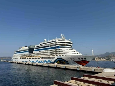 Alman turistleri taşıyan dev kruvaziyer Bodrum&rsquo;a demirledi
