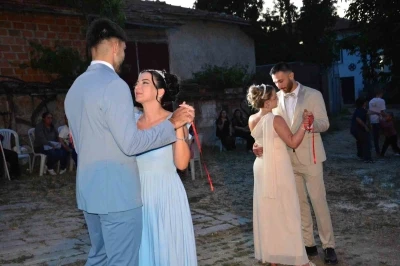 Almanya&rsquo;dan &Ccedil;orum&rsquo;a uzanan mutluluk: İkiz kardeşler Alman gelin adaylarıyla nışanlandı
