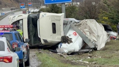 Almanya&rsquo;dan T&uuml;rkmenistan&rsquo;a giden tır Samsun&rsquo;da devrildi: 1 yaralı
