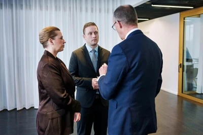 Almanya, Danimarka ve Gr&ouml;nland liderleri arasında &uuml;&ccedil;l&uuml; zirve
