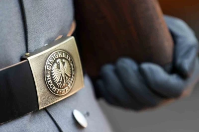 Almanya Savunma Bakanlığı, sivillere kiraladığı 200 tesisi geri alıyor
