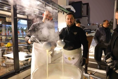 Alpedo&rsquo;dan soğuk kış akşamı 1 ton &uuml;cretsiz salep ikramı
