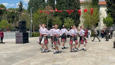 Altı &uuml;lkenin &ccedil;ocukları Muğla&rsquo;da aynı sahneyi paylaştı
