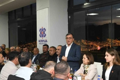 Altıeyl&uuml;l Belediyesi muhtarlarla ramazan sofrasını paylaştı
