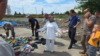 Altın dolu &ccedil;antasını yol kenarına bırakıp evine &ccedil;ıktı, d&ouml;nd&uuml;ğ&uuml;nde hayatının şokunu yaşadı
