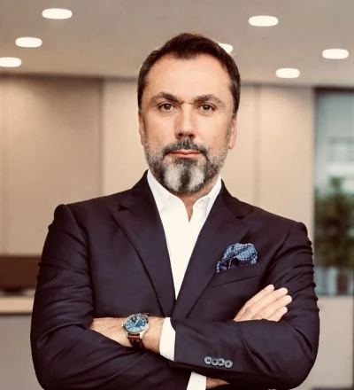 Altında sert dalgalanma
